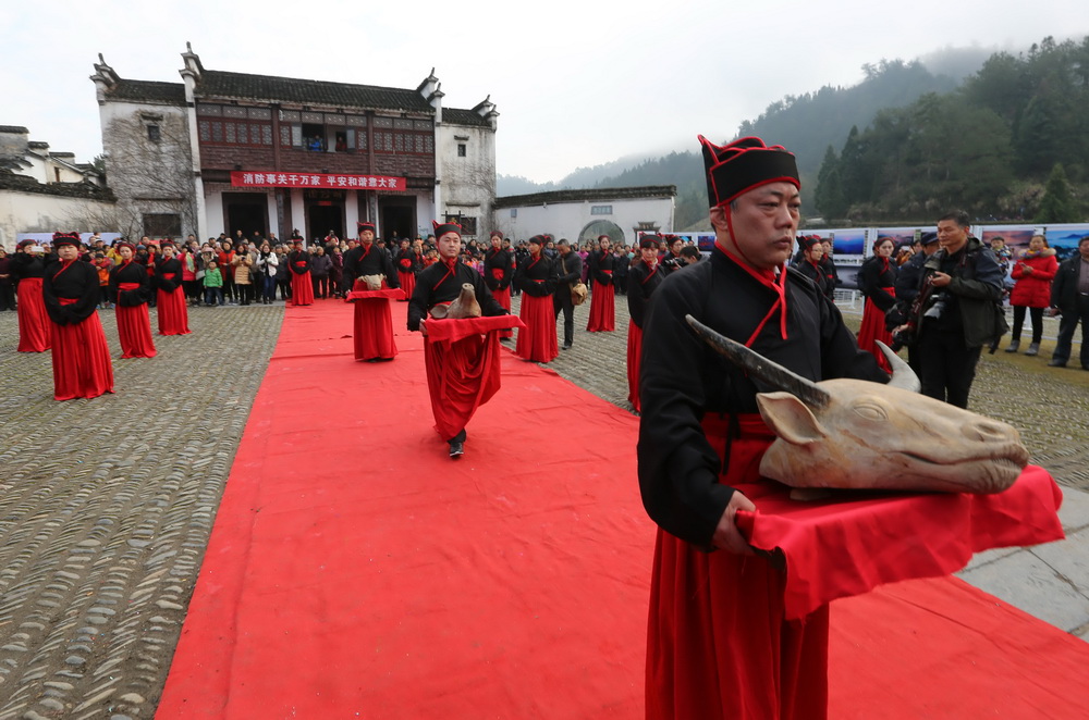 安徽黄山冬至祭祖祭祀人员着汉服祭黄帝