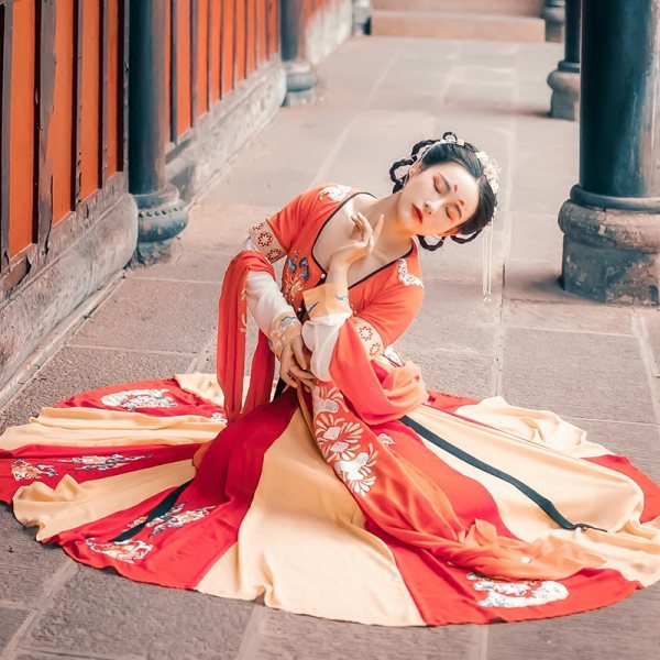 衔泥小筑盛唐流芳原创汉服女装坦领半臂12片间色齐腰襦裙 梦笙