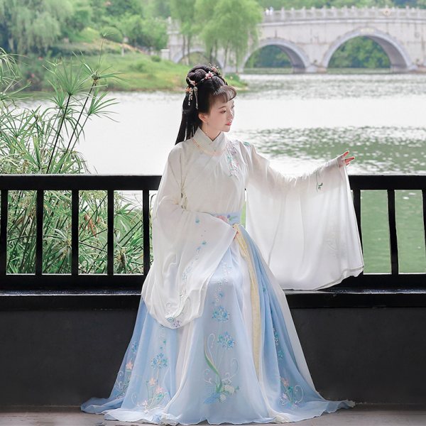 衔泥小筑倾华一梦汉服女装刺绣交领大袖上襦两片式齐腰藏褶裙云瑶