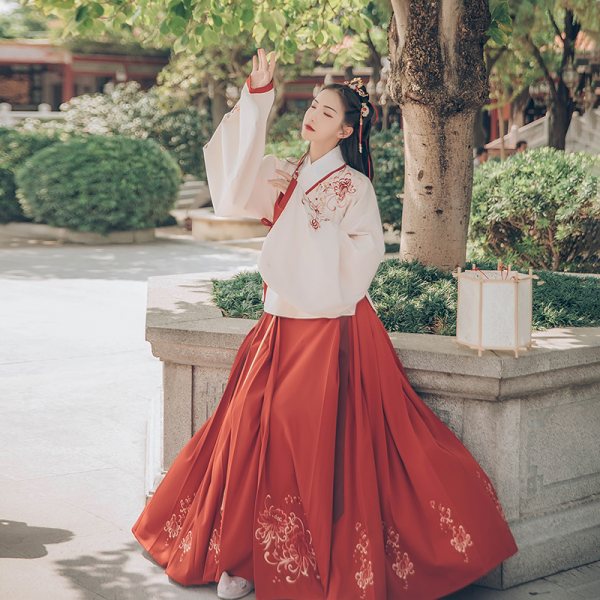 汉尚华莲传统汉服女装芙蓉月刺绣袄裙秋冬装绣花红色马面裙日常款