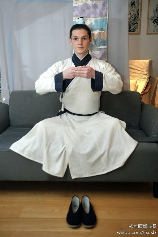 成都老外穿汉服弹古琴爱上中国文化-图片3