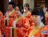 西安举办汉式成人礼少女穿汉服读誓词