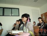 西安女生穿汉服上课吃饭生活