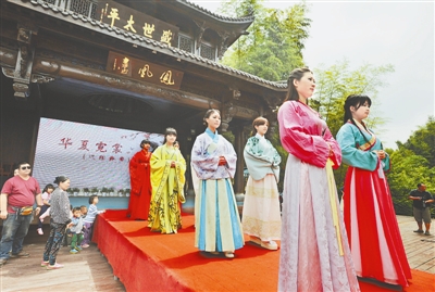 南昌太平心街汉文化艺术节开幕，汉服展示醉游人-图片1