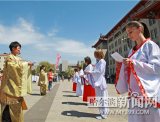 哈尔滨工程大学博雅文化节开幕 外国学子着<font color=red>汉服</font>诵古书