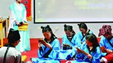 康平县中小学生穿汉服诵读国学经典