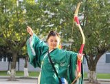 四川大学惊现“神雕侠侣” 常年着汉服上下课