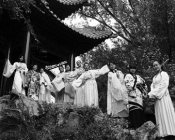 这群年轻人，情迷汉服许多年