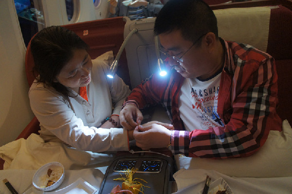 “汉服空乘”携粽子香囊穿越海航航班 为旅客献上浓浓端午情-图片3