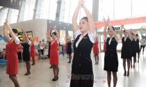 西安咸阳国际机场空姐上演“汉服秀”