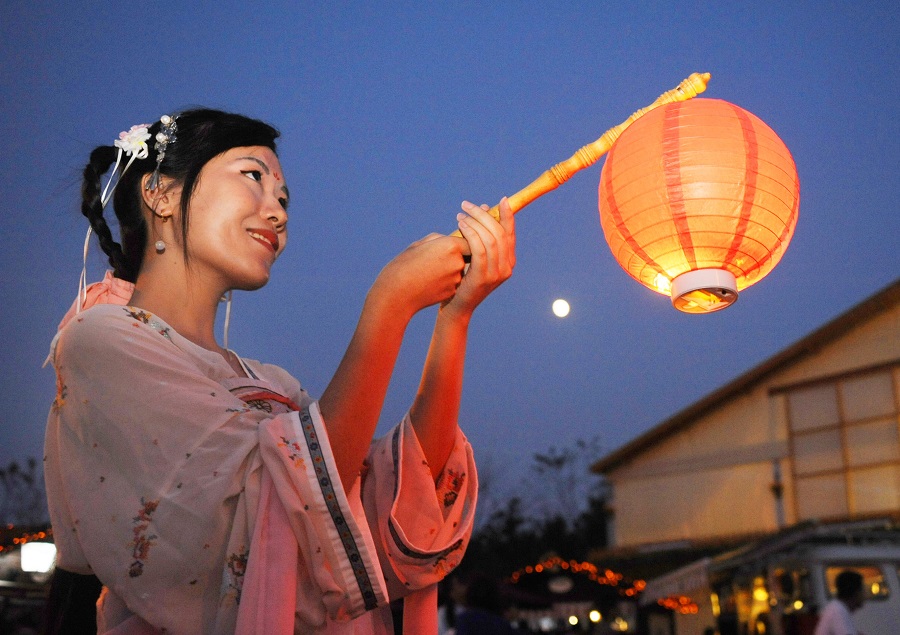 中秋祭月穿漢服 洋妞入鄉也隨俗 - 圖賞 - 愛漢服