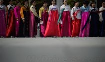 韩国中秋节民众穿韩服迎接 中国应该穿汉服？