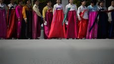 韩国中秋节民众穿韩服迎接 中国应该穿汉服？