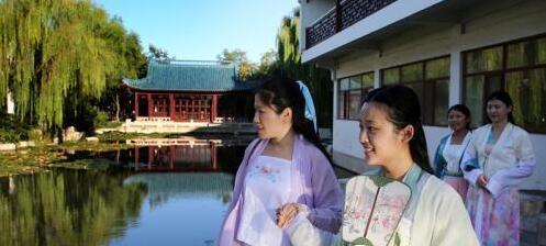东营汉服爱好者们齐聚东园 穿汉服庆中秋-图片1