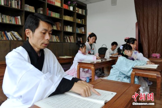 合肥:穿汉服学礼仪读《礼记》 传承传统文化-图片2