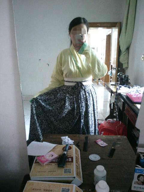 连带上次做的齐胸试穿~伪齐腰~是为了看清上襦~照镜子是反哒~没有裁剪错~