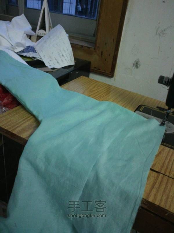 然后缝合中缝+锁边