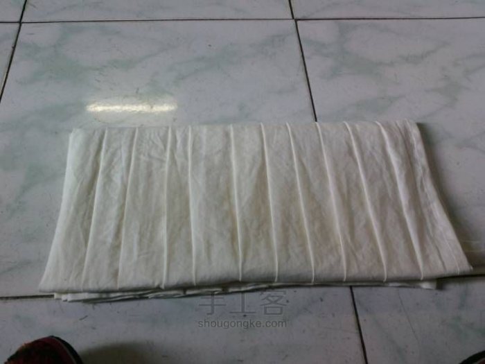 下方上拉再对折