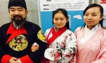 大陆古装哥20年如一日 天天穿汉服还自办私塾