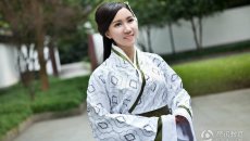 浙大“炒饭走红”女博士化身汉服女神