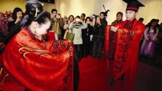 “华夏霓裳”重现汉服婚礼