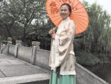 温岭有位巧手裁衣的“汉服阿姨” 连外国人也盛赞