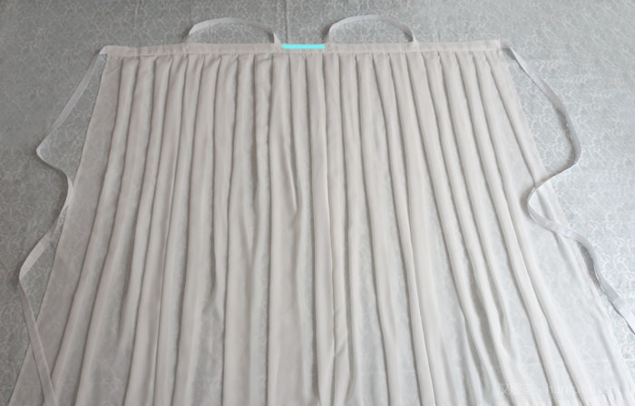 然后需要算一下肩带下面的宽度，就是下图里黄线的长度。这个需要先量好上胸围的数据，根据它来算。上胸围指的是胸上方，和腋下齐平绕一圈的长度，也就是齐胸裙头系的那个位置。