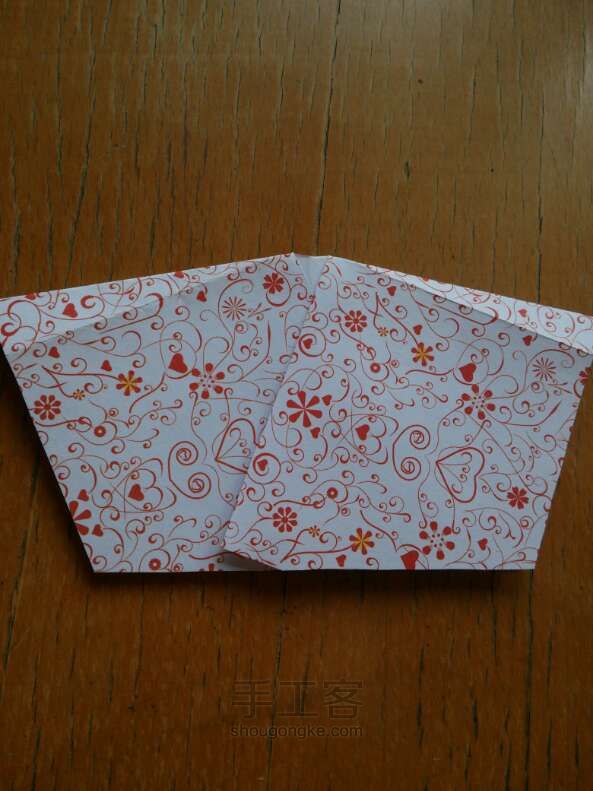 把伸出来多余的角剪掉。注意看图！