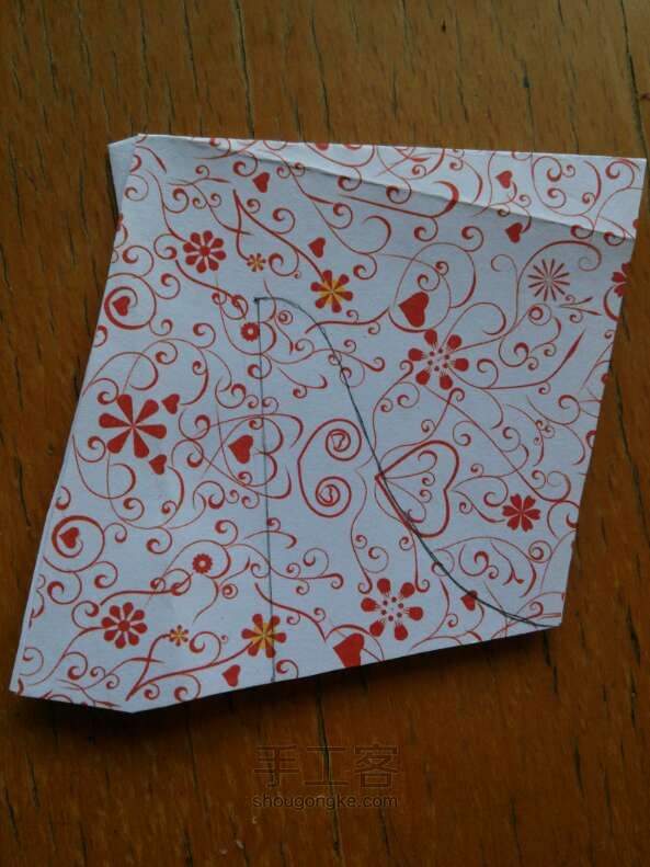 画上大概的轮廓～～～有弧度的是袖子，也可以画成窄口的～