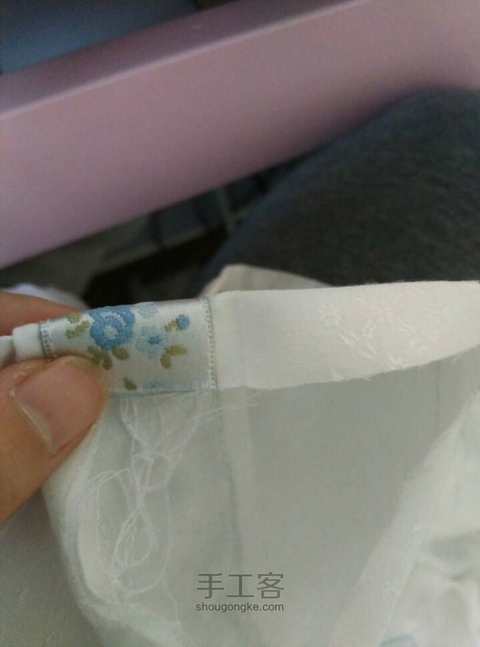 底边要折进去，然后压线