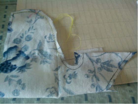 先缝上衣，从袖子开始。。。。。