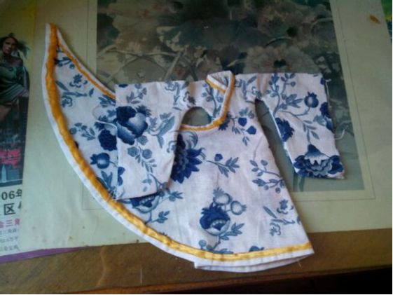 然后就可以包边，缝领子神马的了
