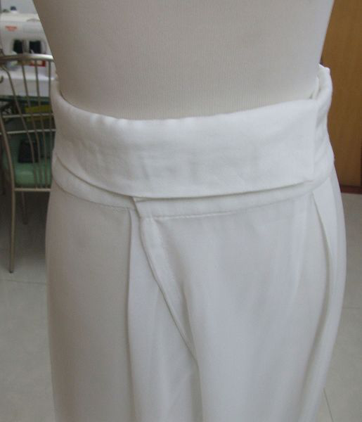 实物穿上人台的效果。