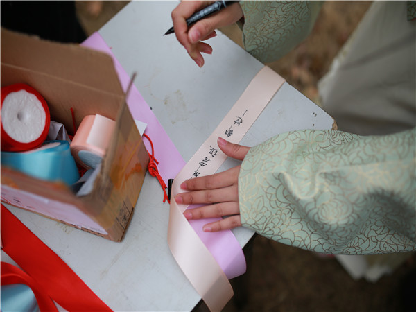 南师大女生节：青年学子身穿汉服祈福-图片3