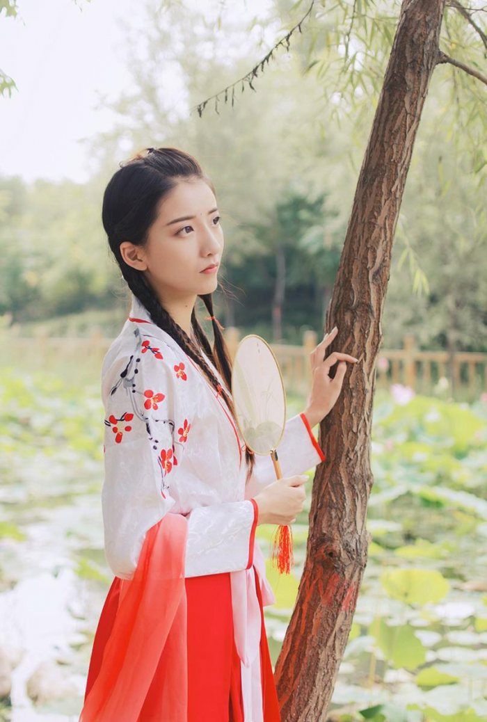 武大汉服女神实力穿越 蹙眉娇态似黛玉-图片5