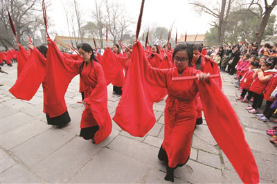 大学生着汉服参加“春日祭孔” 引市民观礼-图片1