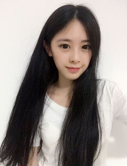 生于1997年的她很早熟，很自立。她对“钱与爱”的思考也很成熟。从来没想过靠配偶养自己，喜欢自己挣钱自己花，让自己有足够的能力解决经济问题。看起来很娇柔的妹子在感情上很自信，很女权，也带着一丝骄傲。也许是出于金牛座对物质安全感的追求，她努力挣钱的出发点恰恰是因为她不想为金钱烦恼，不想陷入“钱与爱”的窘境中，所以，她选择自己多挣钱。