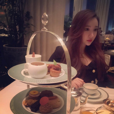 武大樱花节惊现汉服女神 颜值秒杀黄灿灿