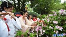 花朝节里度春分 女子穿汉服表演祭花神祈福