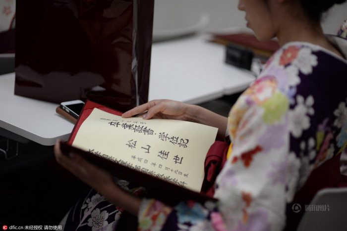 学生的出生日期采用日本现任天皇明仁的年号，纪年自1989年1月8日、明仁天皇继位起开始使用。