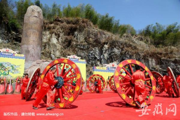 安徽黄山千余人祭祀轩辕黄帝：着汉服诵文颂歌，纪念造车始祖