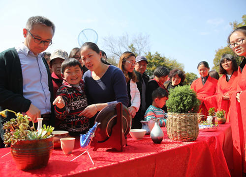 江苏南通：清明节大学生身着汉服纪念古代先贤-图片4