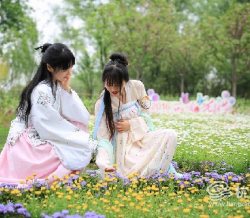 春风十里花香迷漫，百余人着汉服游西溪花朝节