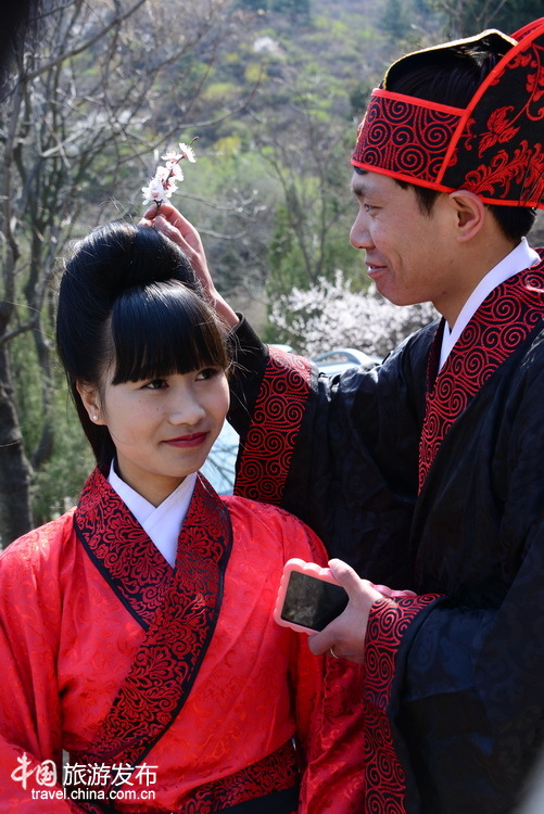 金山岭长城见证新人甜蜜 汉服婚礼style让人震惊-图片4