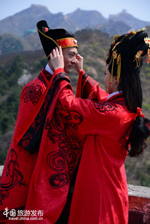 金山岭长城见证新人甜蜜 汉服婚礼style让人震惊-图片12