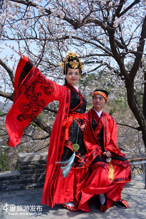 金山岭长城见证新人甜蜜 汉服婚礼style让人震惊-图片16