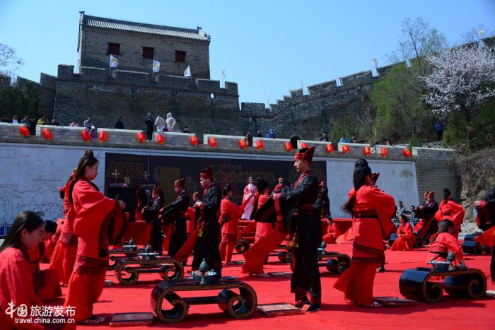 金山岭长城见证新人甜蜜 汉服婚礼style让人震惊-图片3