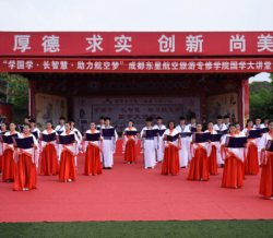 萌娃对战准空姐赛国学 穿汉服秀琴艺画风太美