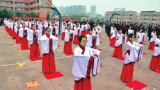 内江百名学子举行汉服成人礼 家长从外地赶回见证