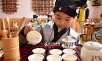 汉服萌娃茶道秀 传统文化走进幼儿园